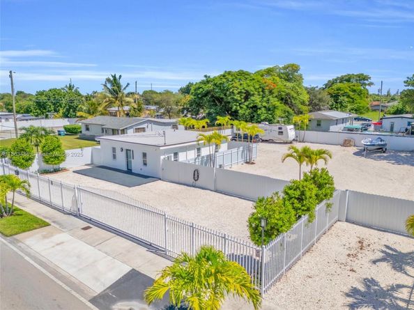 11824 SW 220th St, Miami FL 33170