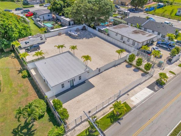 11824 SW 220th St, Miami FL 33170