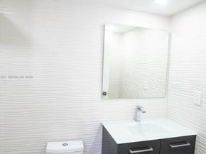 220 SW 9th Ave 306, Hallandale Beach FL 33009