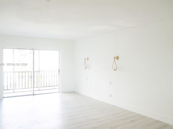 220 SW 9th Ave 306, Hallandale Beach FL 33009