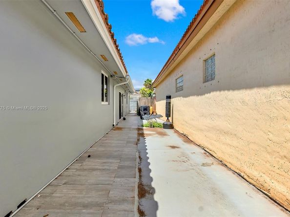 910 NW 133rd Ave, Miami FL 33182