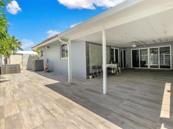 910 NW 133rd Ave, Miami FL 33182