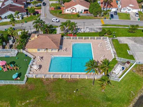 18662 NW 56th Ave, Miami Gardens FL 33055