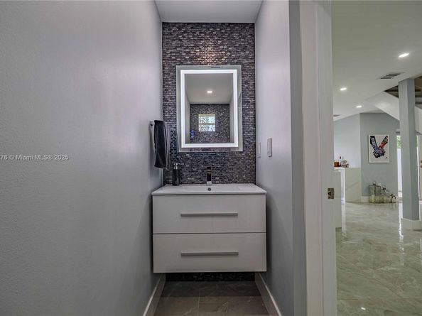 18662 NW 56th Ave, Miami Gardens FL 33055