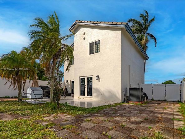 18662 NW 56th Ave, Miami Gardens FL 33055