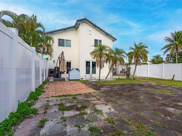 18662 NW 56th Ave, Miami Gardens FL 33055