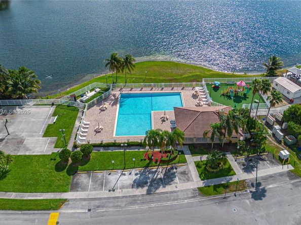 18662 NW 56th Ave, Miami Gardens FL 33055