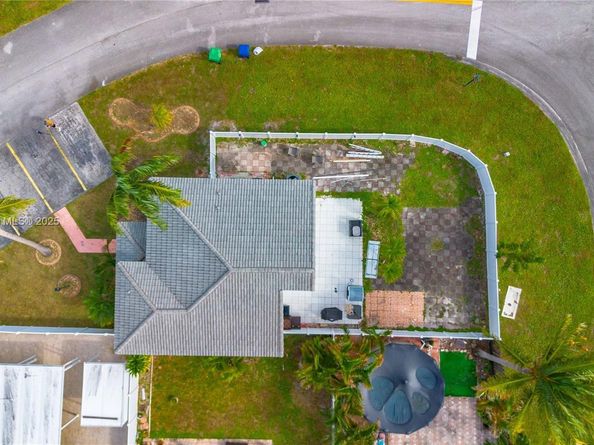 18662 NW 56th Ave, Miami Gardens FL 33055