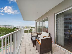 3850 Washington St 702, Hollywood FL 33021