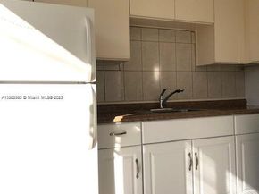 310 SW 10th Ter, Hallandale Beach FL 33009