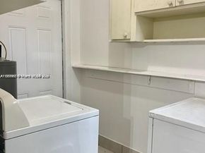 310 SW 10th Ter, Hallandale Beach FL 33009