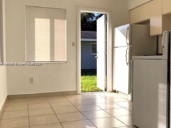 310 SW 10th Ter, Hallandale Beach FL 33009