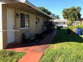 310 SW 10th Ter, Hallandale Beach FL 33009