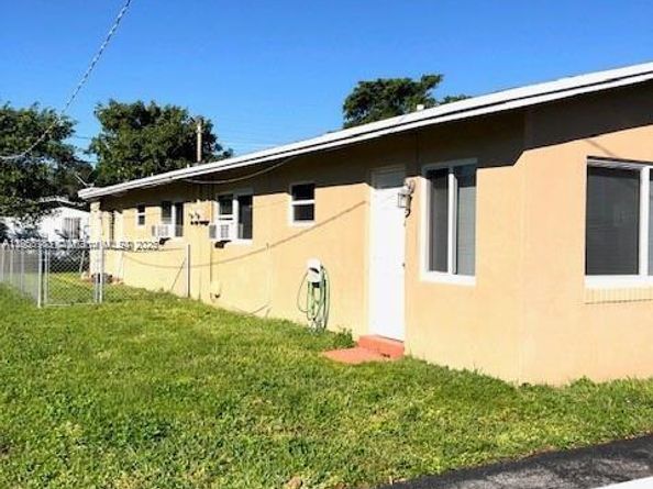310 SW 10th Ter, Hallandale Beach FL 33009