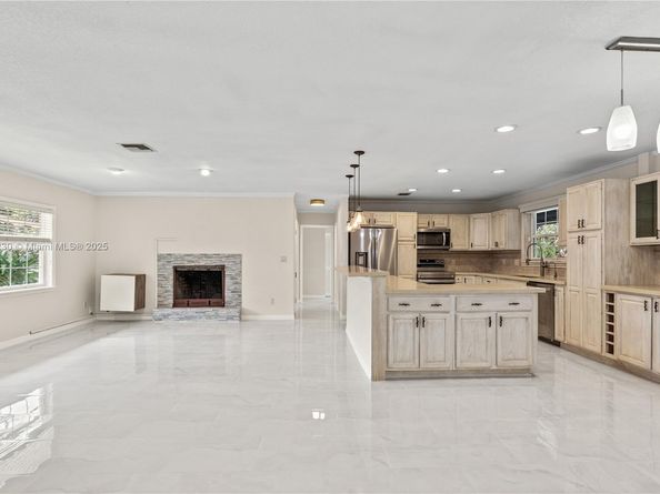 13791 SW 18th Ct, Davie FL 33325