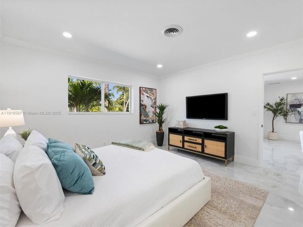 2764 NE 35th St, Fort Lauderdale FL 33306