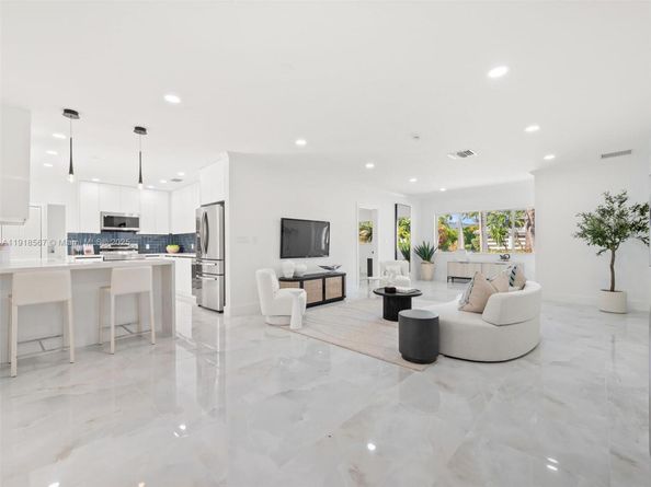 2764 NE 35th St, Fort Lauderdale FL 33306