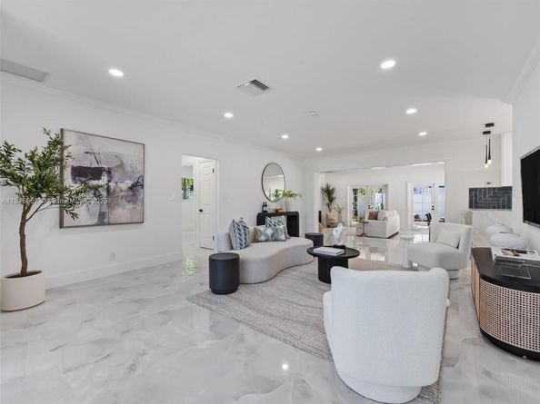 2764 NE 35th St, Fort Lauderdale FL 33306