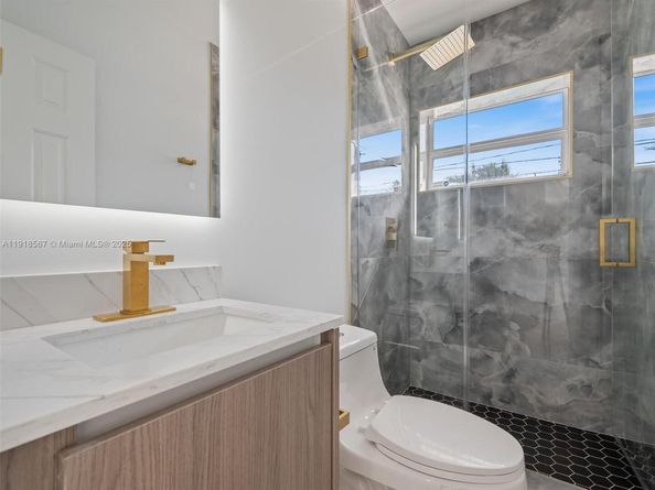 2764 NE 35th St, Fort Lauderdale FL 33306