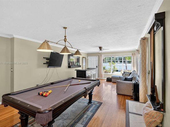 3325 Alton Rd, Miami Beach FL 33140
