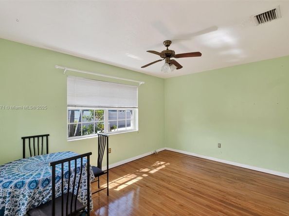 3325 Alton Rd, Miami Beach FL 33140