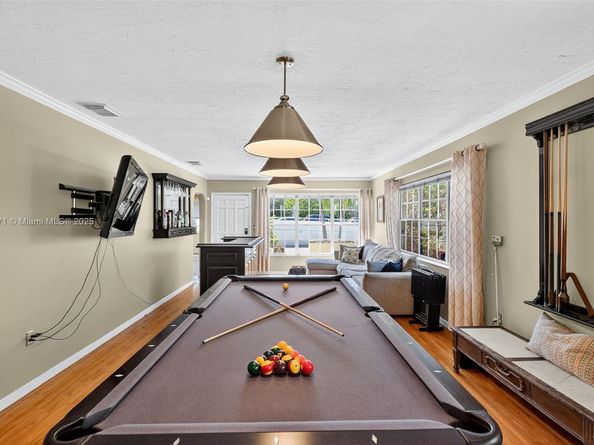 3325 Alton Rd, Miami Beach FL 33140