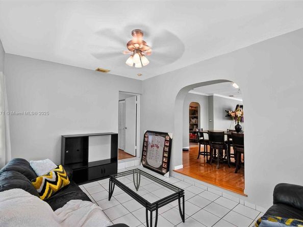 3325 Alton Rd, Miami Beach FL 33140