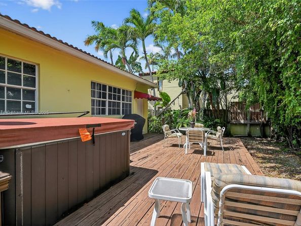 3325 Alton Rd, Miami Beach FL 33140