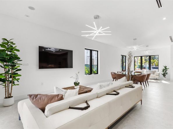2523 Red Road, Coral Gables FL 33134
