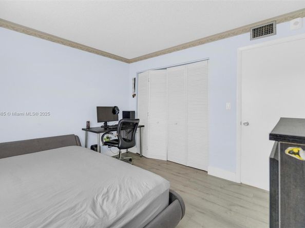 1021 Mockingbird Ln 310, Plantation FL 33324