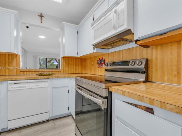 1021 Mockingbird Ln 310, Plantation FL 33324