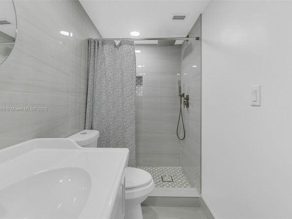 1021 Mockingbird Ln 310, Plantation FL 33324