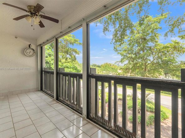 1021 Mockingbird Ln 310, Plantation FL 33324