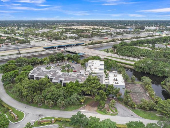 1021 Mockingbird Ln 310, Plantation FL 33324