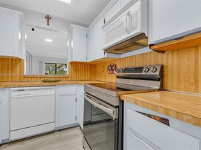 1021 Mockingbird Ln 310, Plantation FL 33324