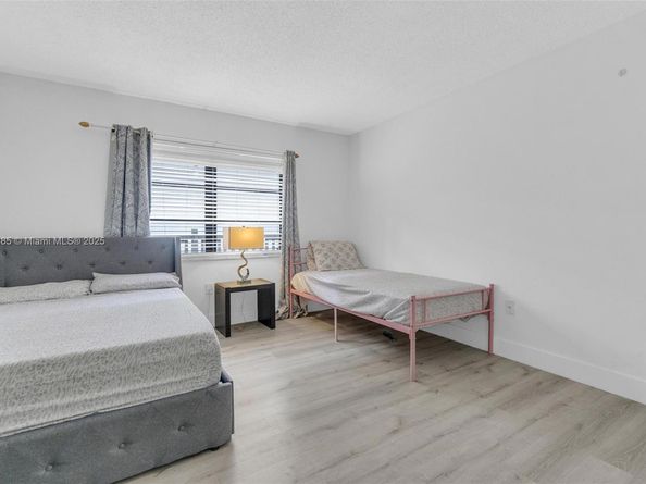 1021 Mockingbird Ln 310, Plantation FL 33324