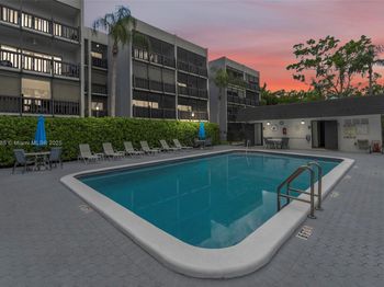1021 Mockingbird Ln