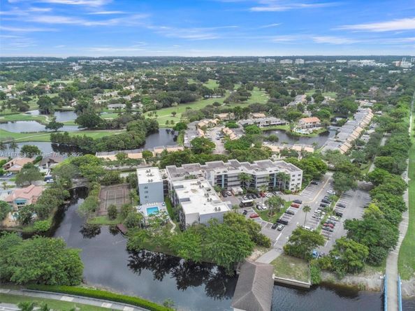 1021 Mockingbird Ln 310, Plantation FL 33324