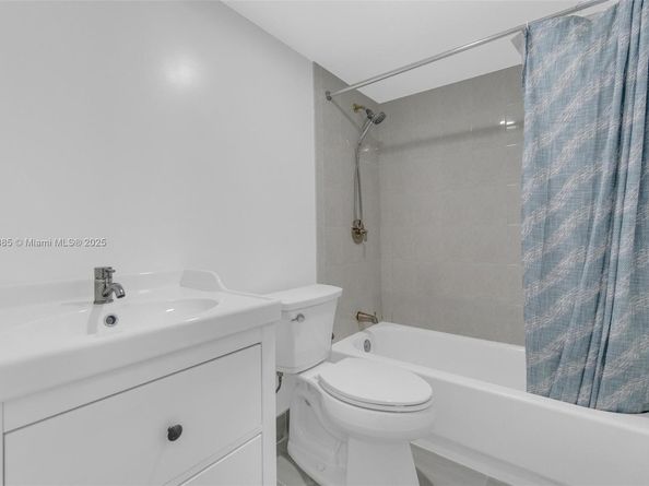 1021 Mockingbird Ln 310, Plantation FL 33324