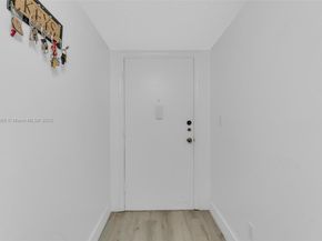 1021 Mockingbird Ln 310, Plantation FL 33324
