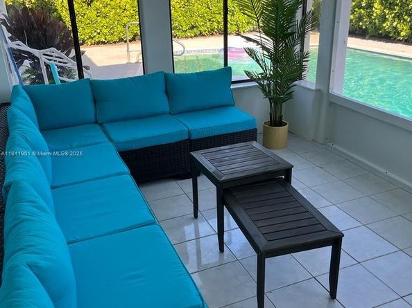 6900 SW 3rd St, Pembroke Pines FL 33023