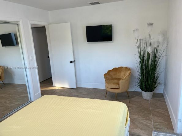 6900 SW 3rd St, Pembroke Pines FL 33023