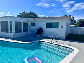 6900 SW 3rd St, Pembroke Pines FL 33023