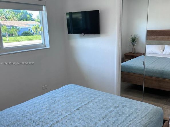 6900 SW 3rd St, Pembroke Pines FL 33023