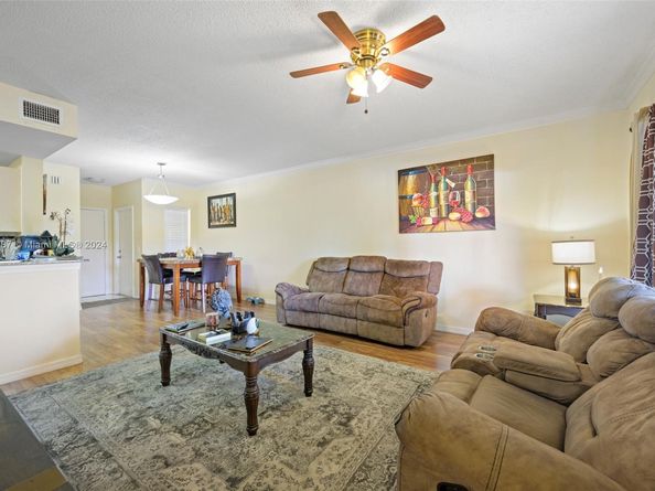 2412 Centergate Dr 103, Miramar FL 33025
