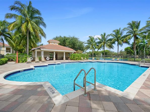 2412 Centergate Dr 103, Miramar FL 33025