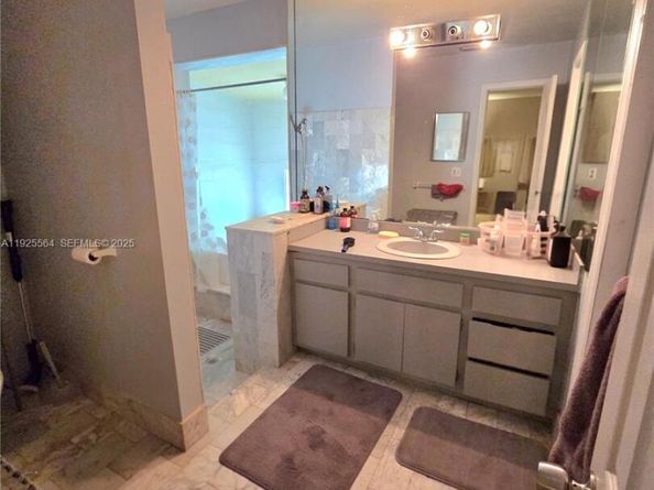 1327 NW 87th Ter, Coral Springs FL 33071