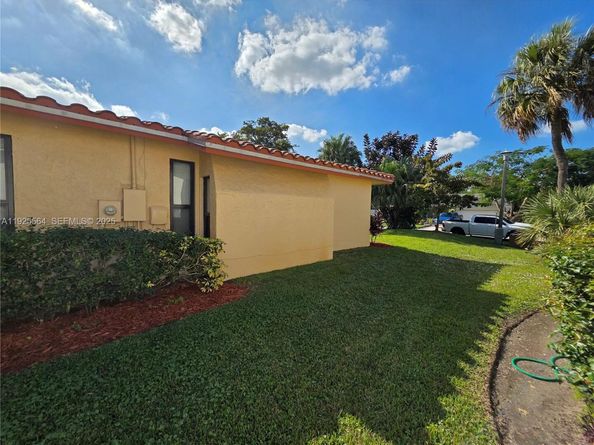 1327 NW 87th Ter, Coral Springs FL 33071