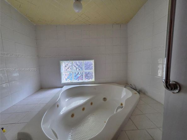 1327 NW 87th Ter, Coral Springs FL 33071