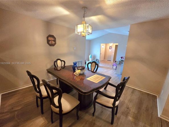 1327 NW 87th Ter, Coral Springs FL 33071